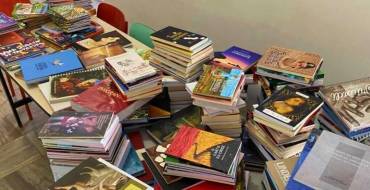Biblioteca Recebe Doação de Livros