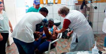 Vacinação na ABDM de Alegre