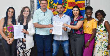 Assinatura de termo para repasse de recursos