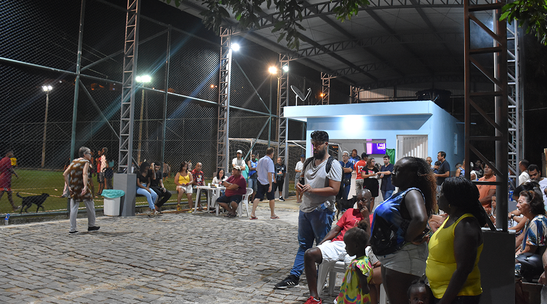 Cobertura da área social de campo do Clério Moulin é inaugurada