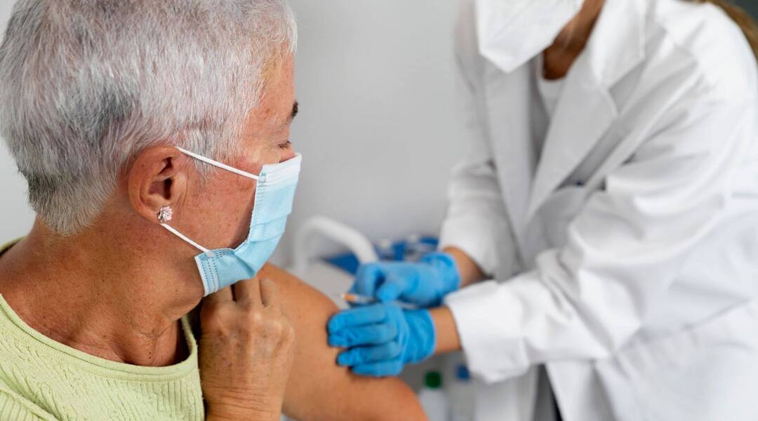 Idosos podem receber a vacina contra gripe e tétano em casa